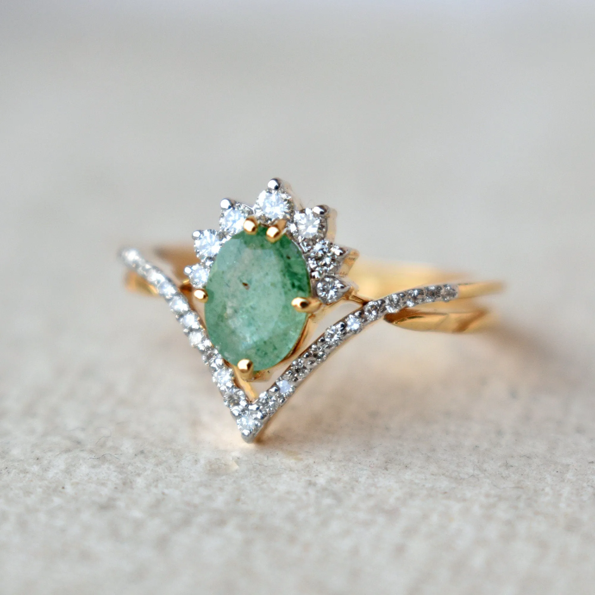 0.75Ct Oval Green Quartz CROSSOVER Set