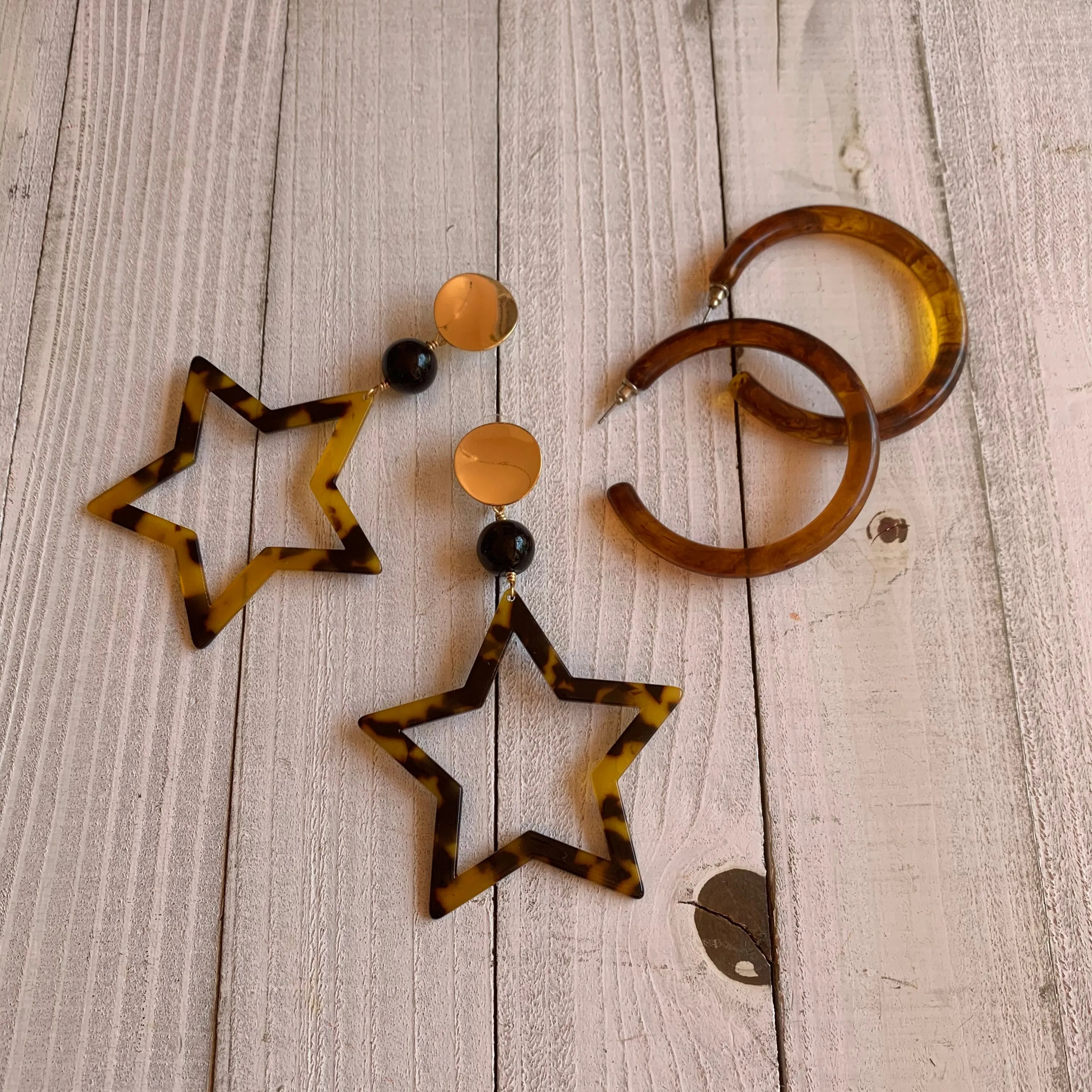 Acetate Tortoise Hoops Earrings 260-02 | Erika Williner Designs