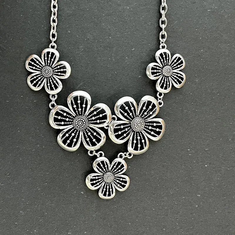 Bohemian Flower Pendant Necklace