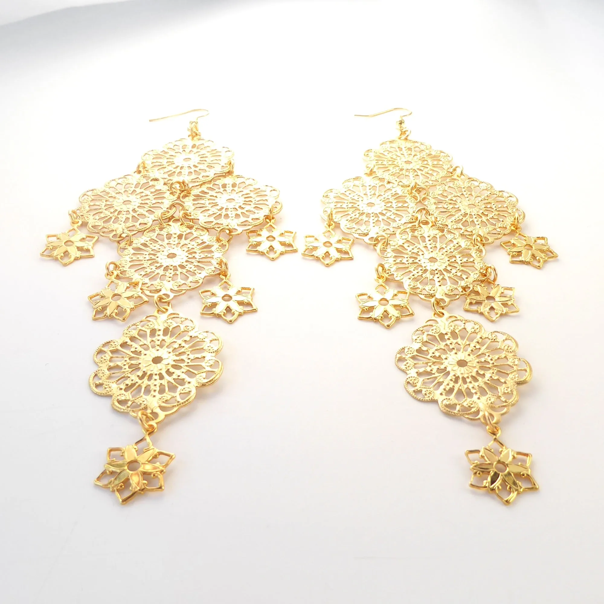 Gold medium estrella earrings