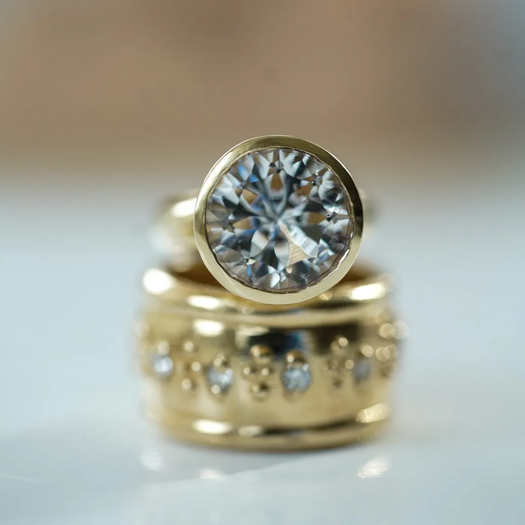 Illusion Round Cut Gold solitaire ring