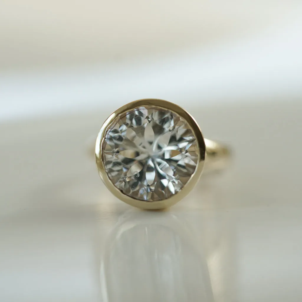Illusion Round Cut Gold solitaire ring