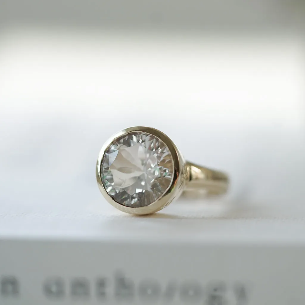 Illusion Round Cut Gold solitaire ring