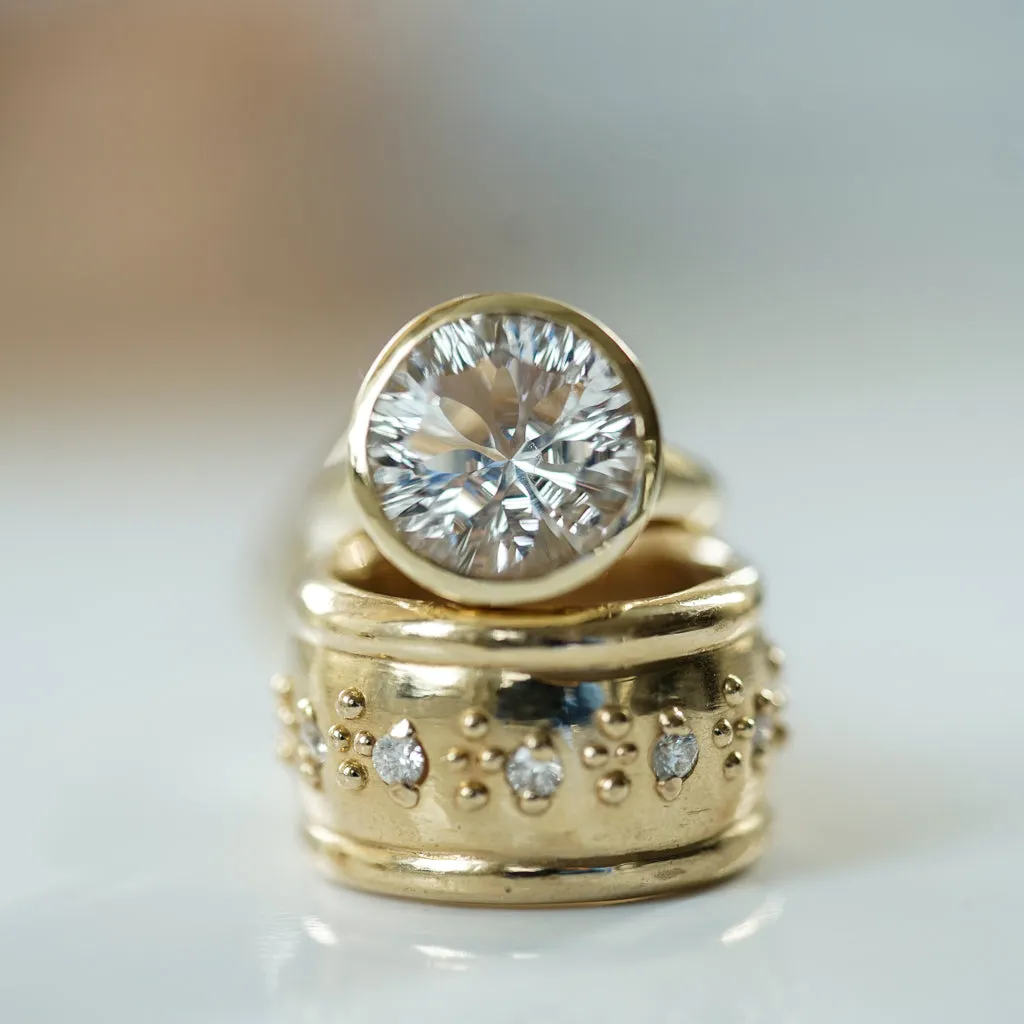 Illusion Round Cut Gold solitaire ring