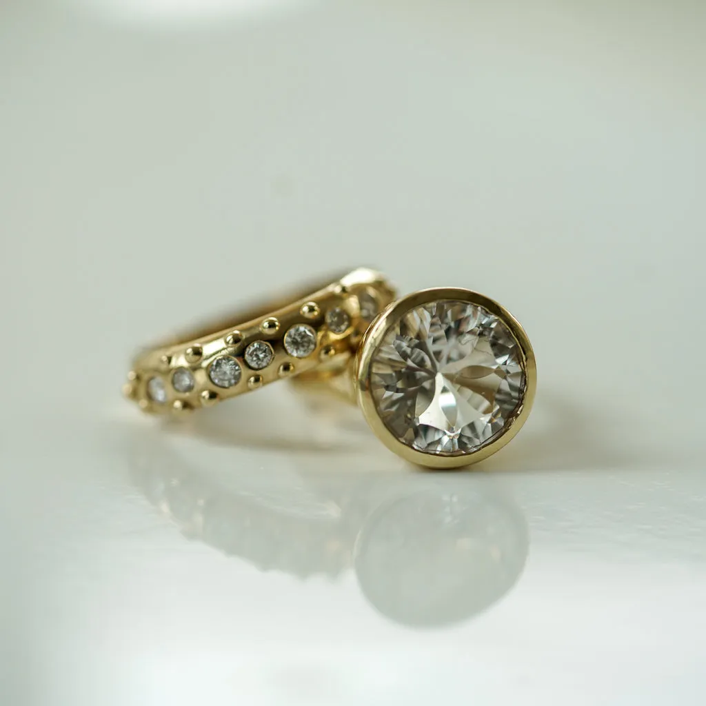 Illusion Round Cut Gold solitaire ring