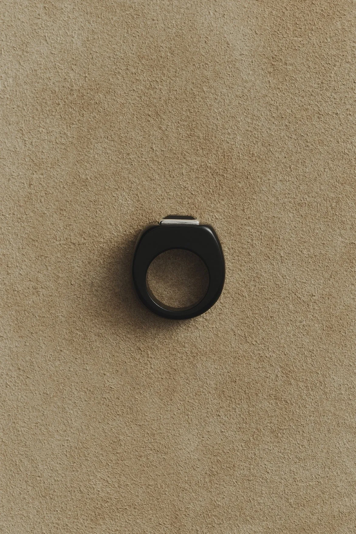 ONYX WALTER RING