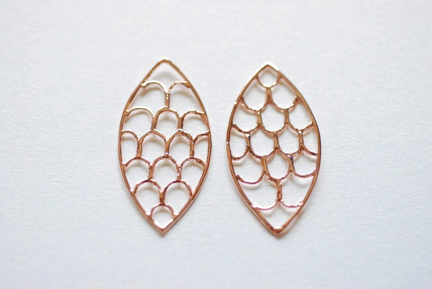Shiny Vermeil Rose Gold Oval Filigree Charm Connector- 18k gold plated Sterling Silver, Gold Scales Charm, Gold Chandelier Earrings, 213