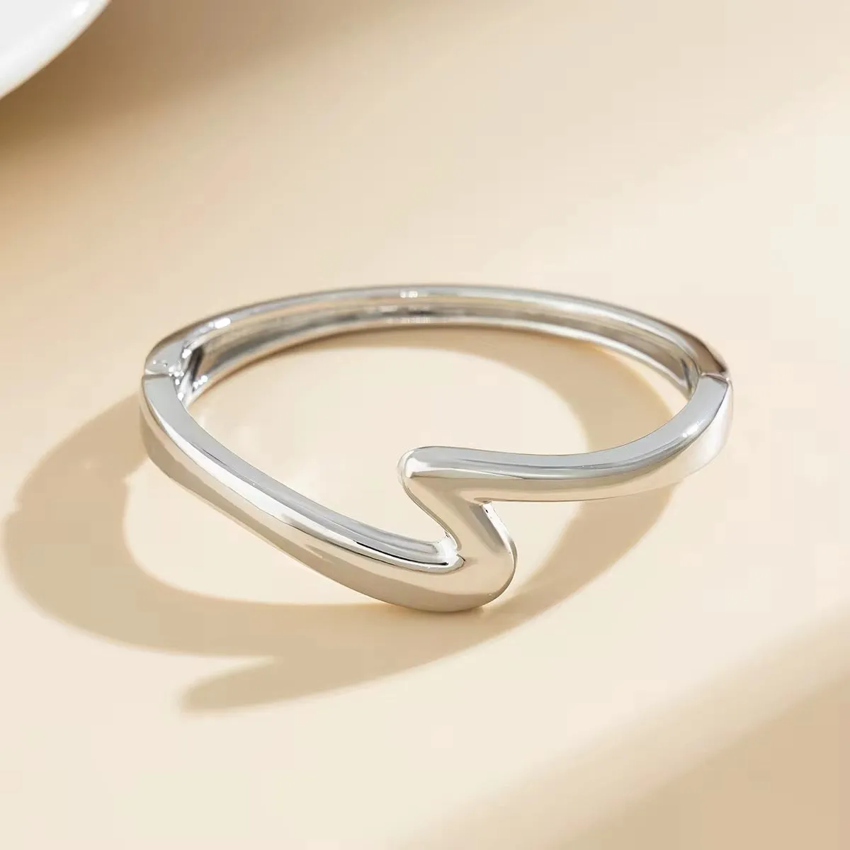 Simple Curved Z-Shaped Glossy Wave Bangles Bracelets