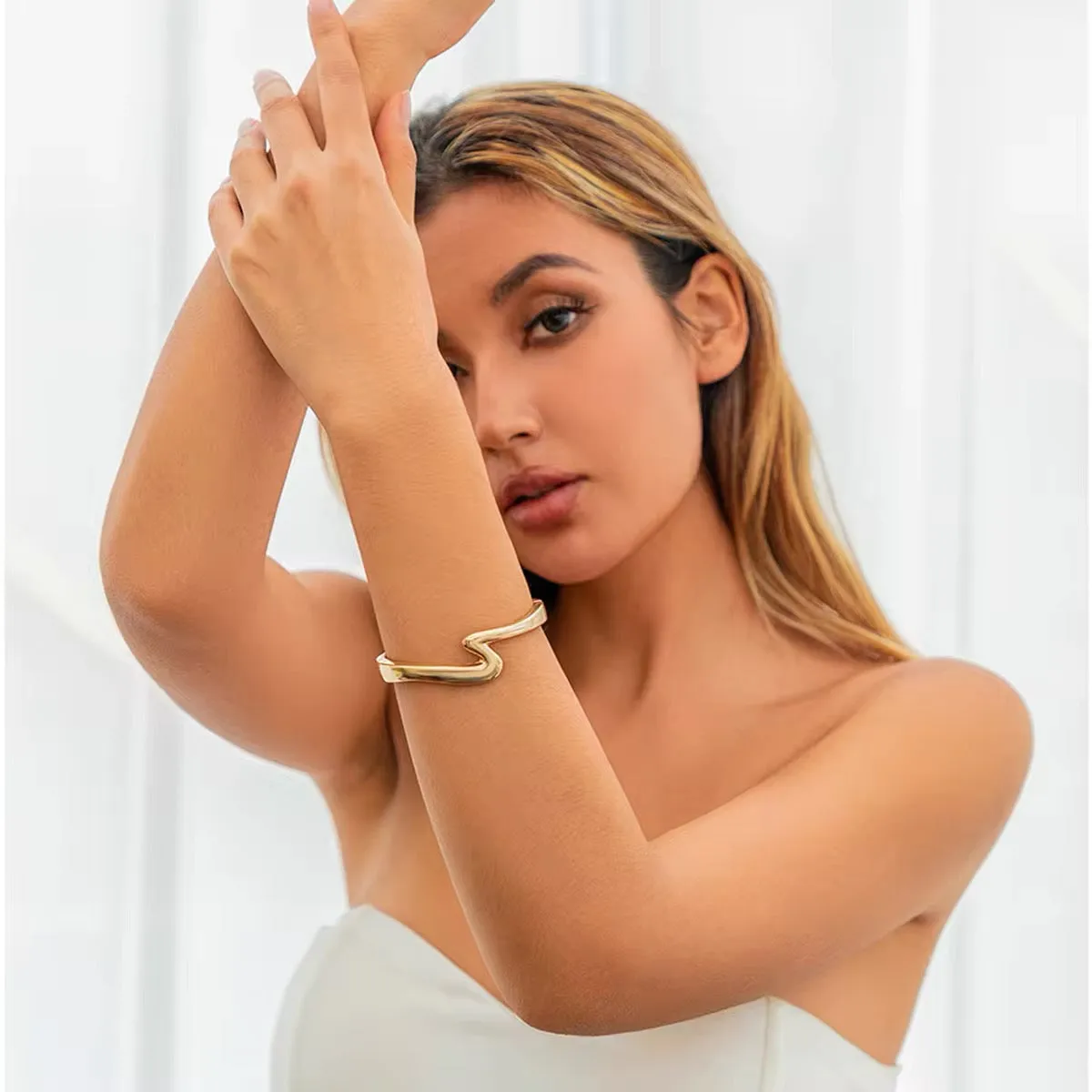 Simple Curved Z-Shaped Glossy Wave Bangles Bracelets