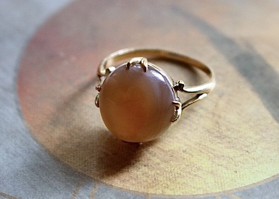 Vintage 18kt Yellow Gold and Agate Ring