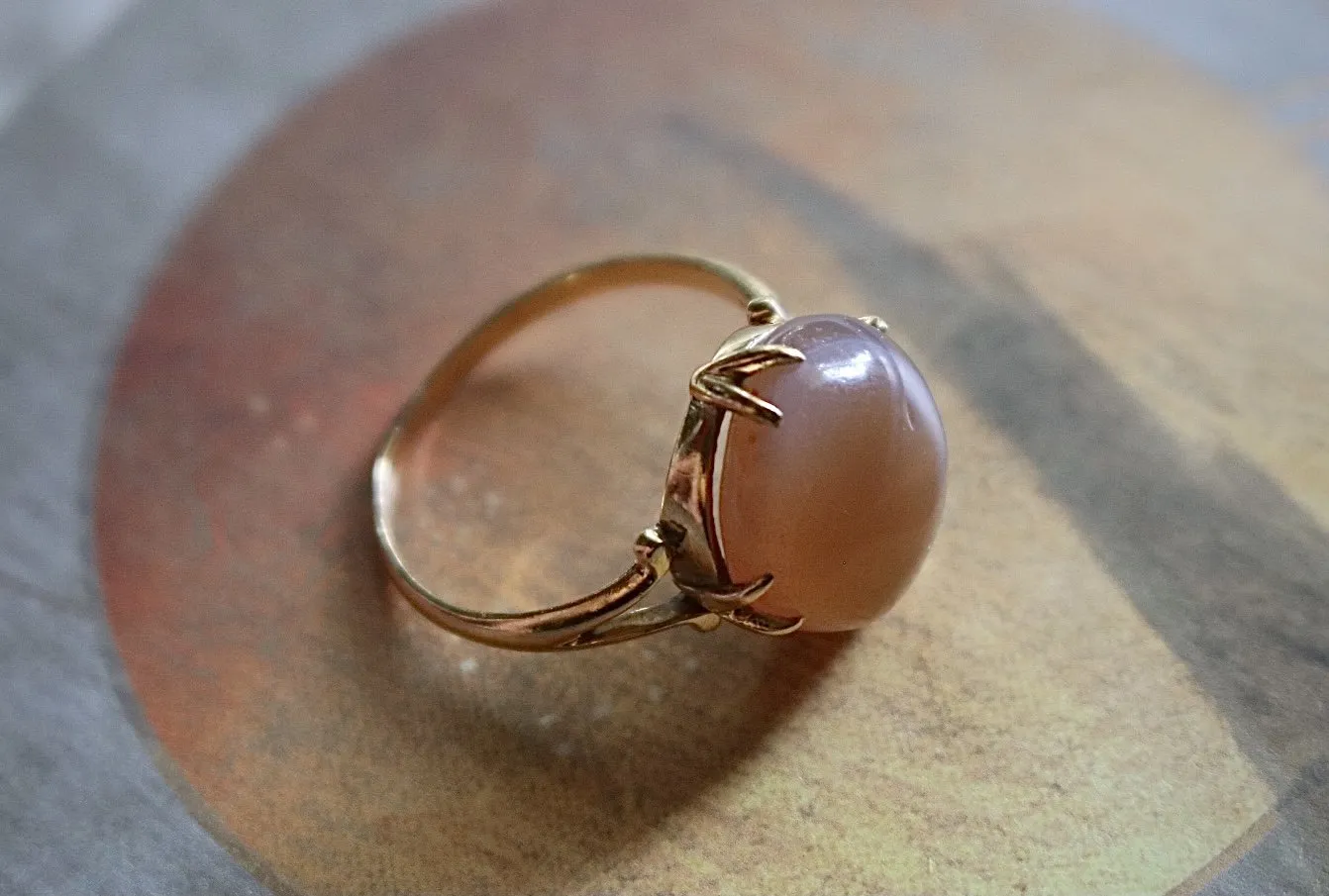 Vintage 18kt Yellow Gold and Agate Ring