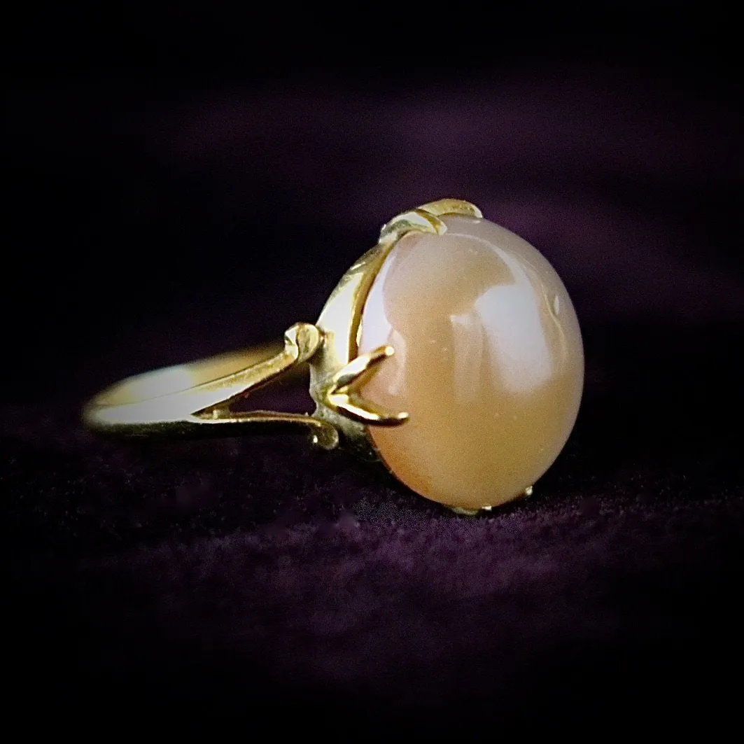 Vintage 18kt Yellow Gold and Agate Ring