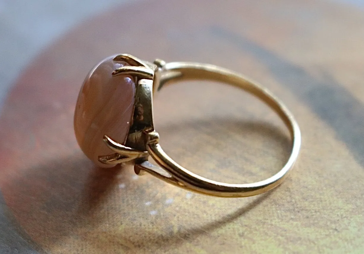 Vintage 18kt Yellow Gold and Agate Ring