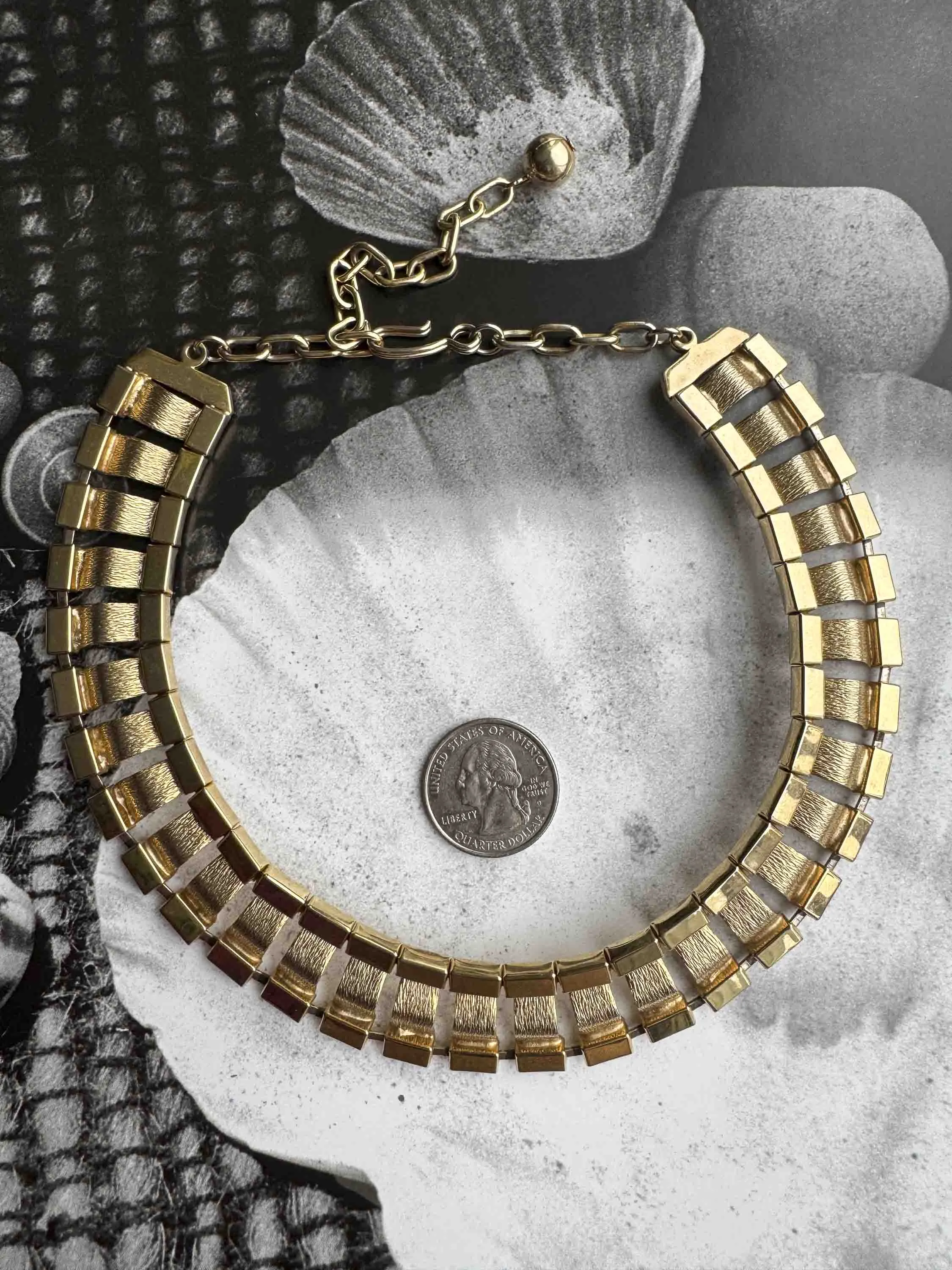 Vintage Gold Collar Necklace – Bold & Geometric