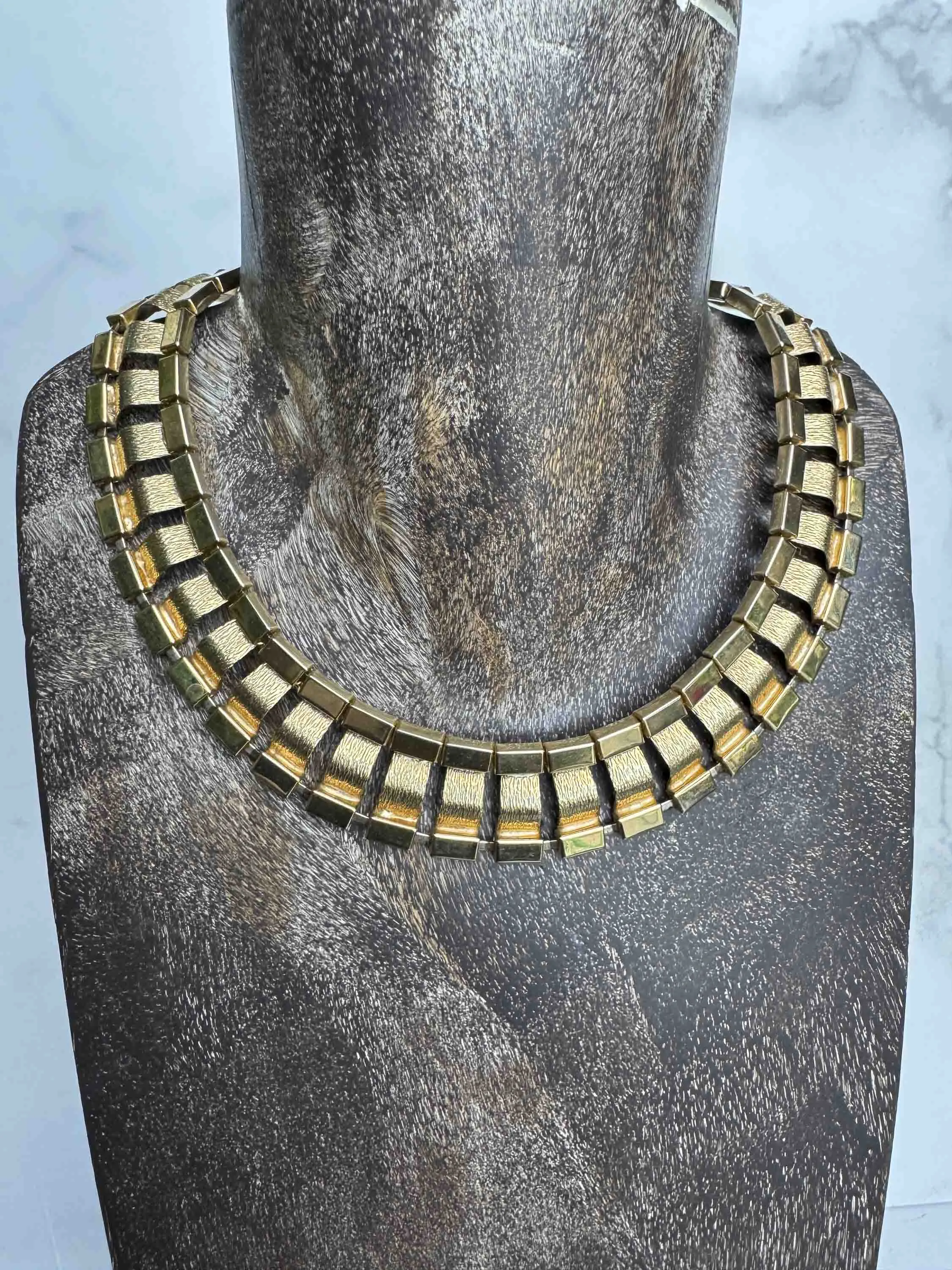 Vintage Gold Collar Necklace – Bold & Geometric