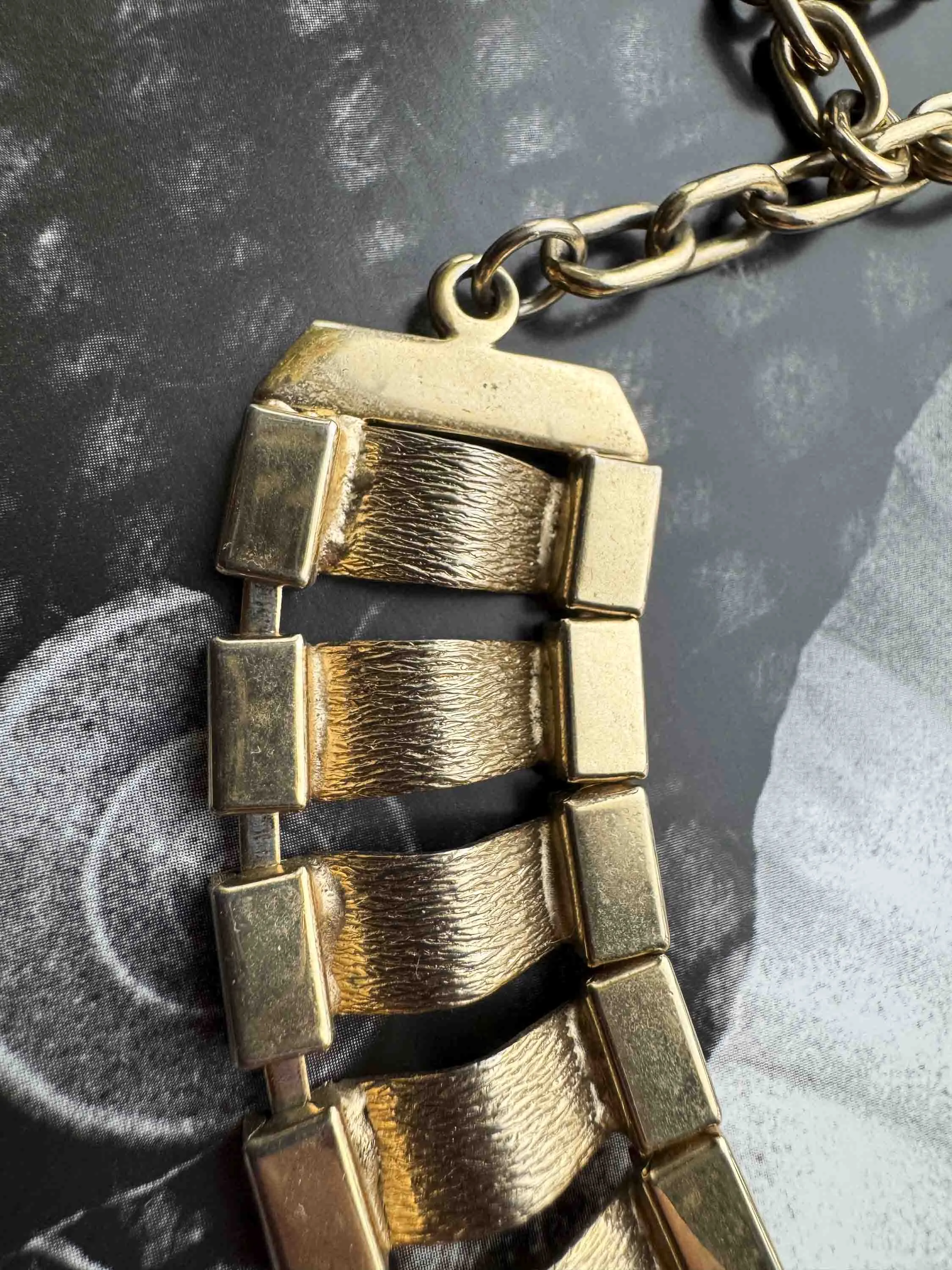 Vintage Gold Collar Necklace – Bold & Geometric