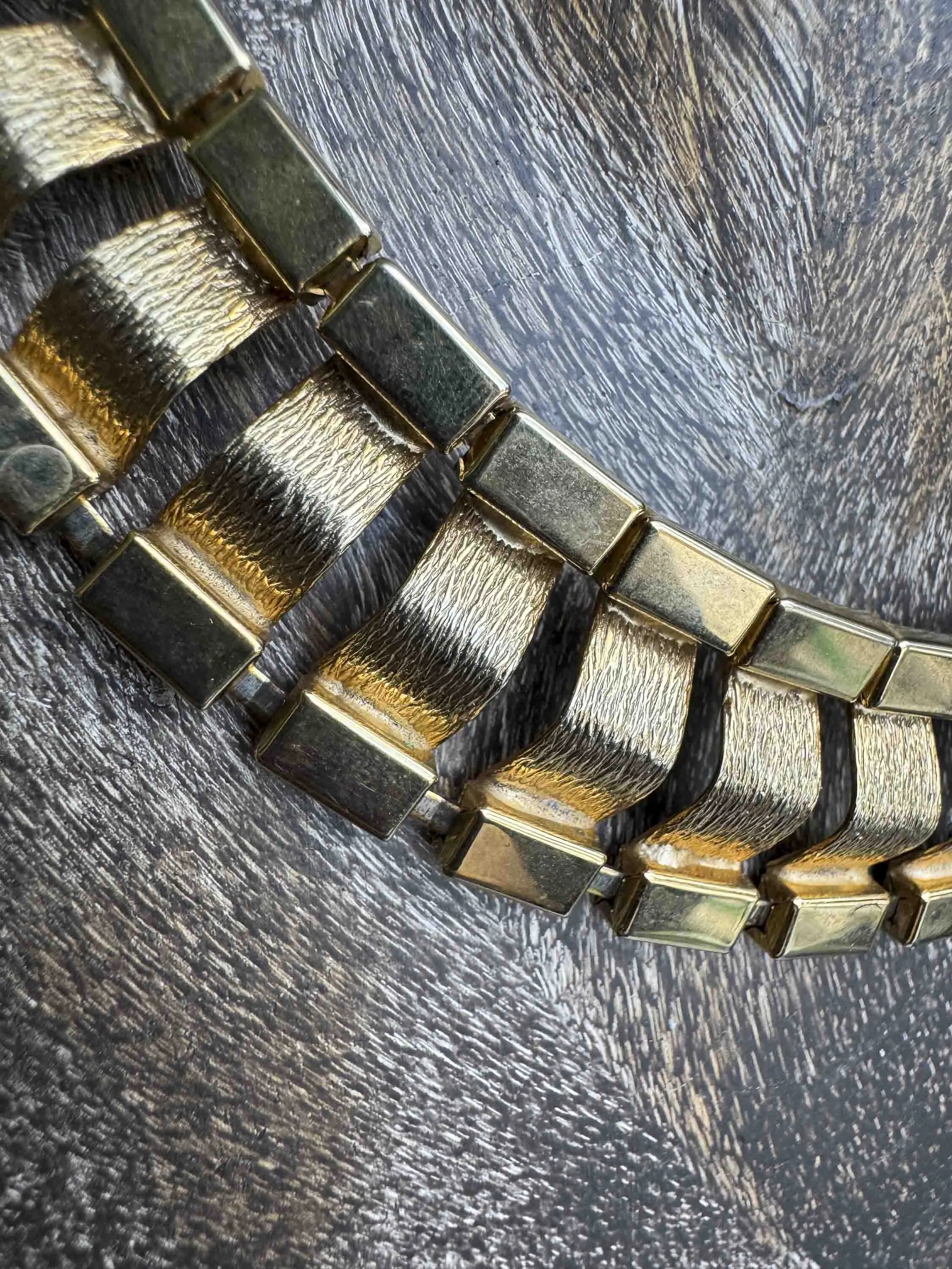 Vintage Gold Collar Necklace – Bold & Geometric