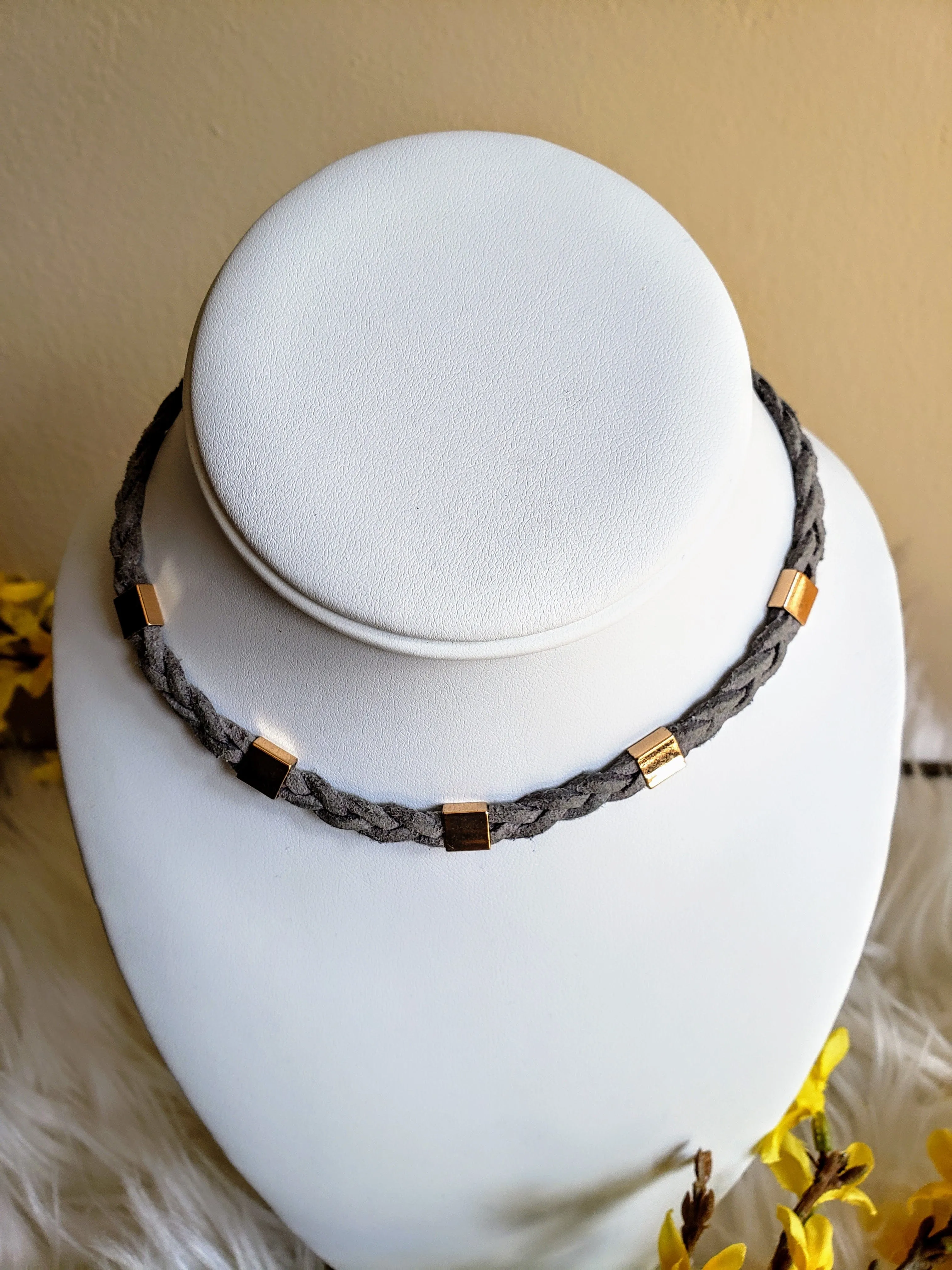 Vintage - Gray Threaded & Gold Necklace