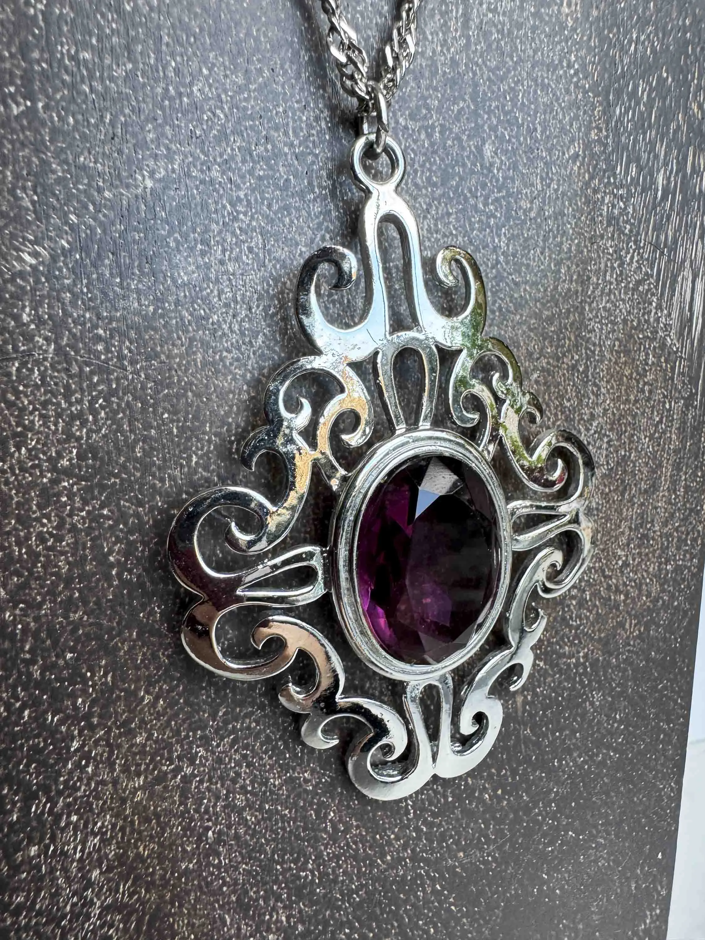 Vintage Silver Filigree Pendant Necklace – Regal Elegance