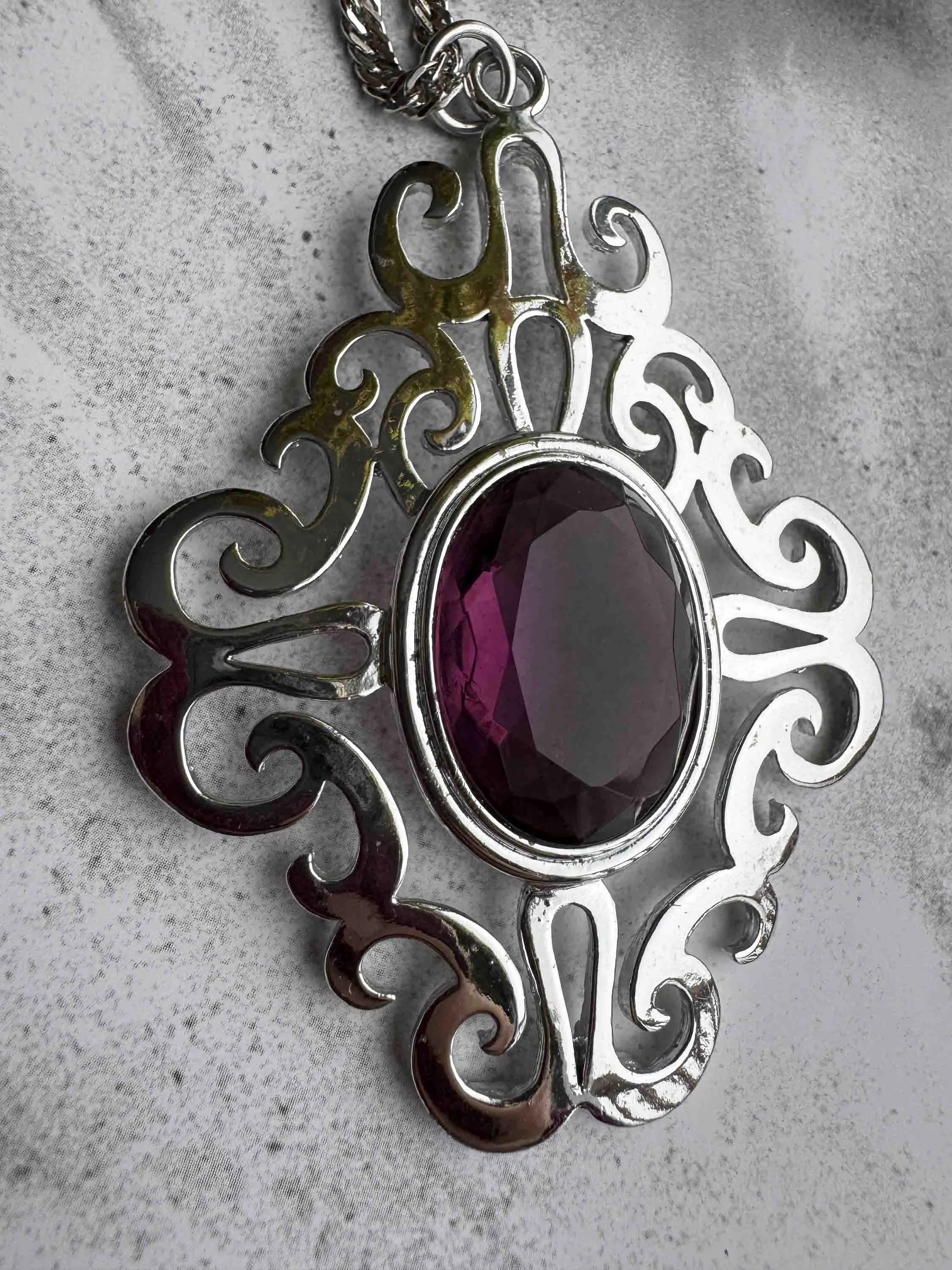Vintage Silver Filigree Pendant Necklace – Regal Elegance
