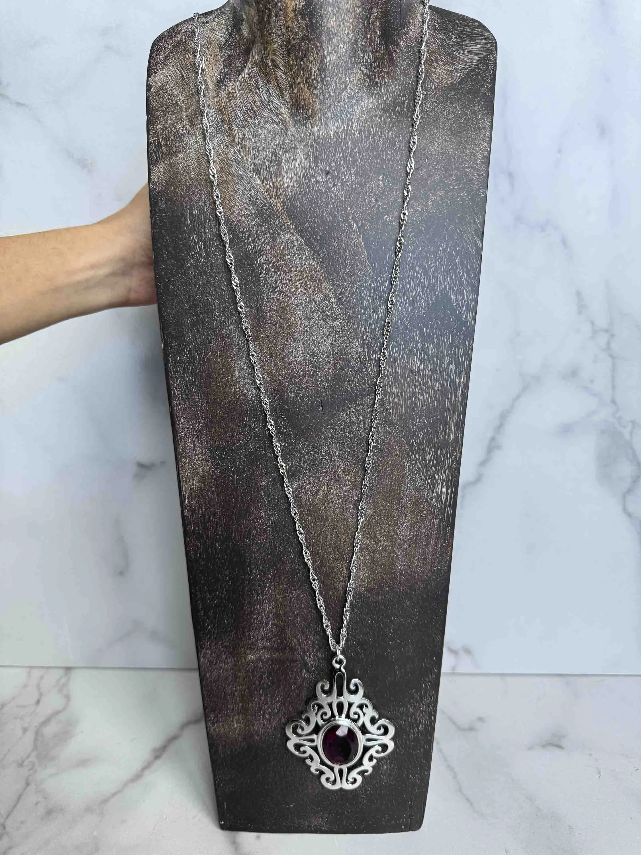 Vintage Silver Filigree Pendant Necklace – Regal Elegance