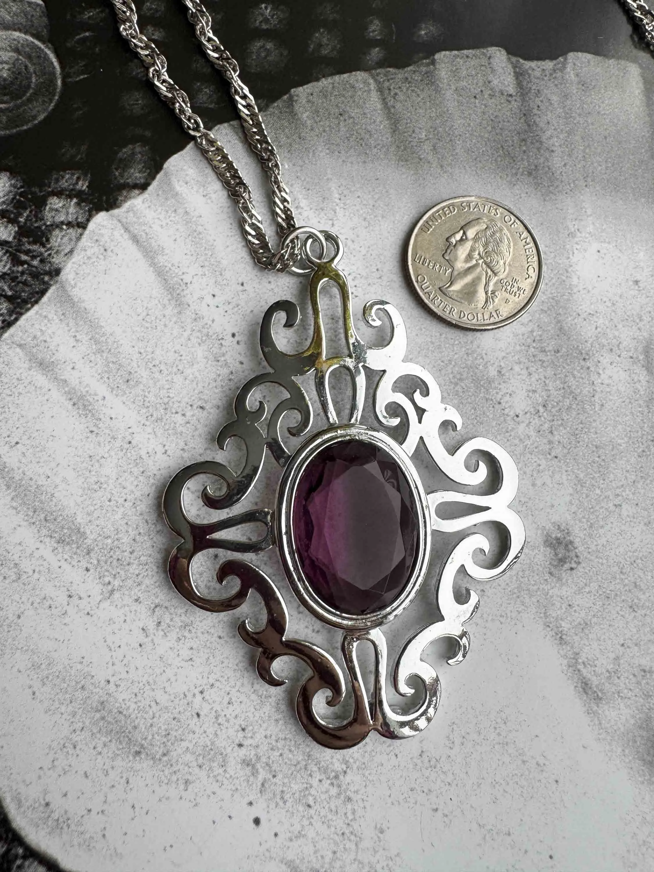 Vintage Silver Filigree Pendant Necklace – Regal Elegance