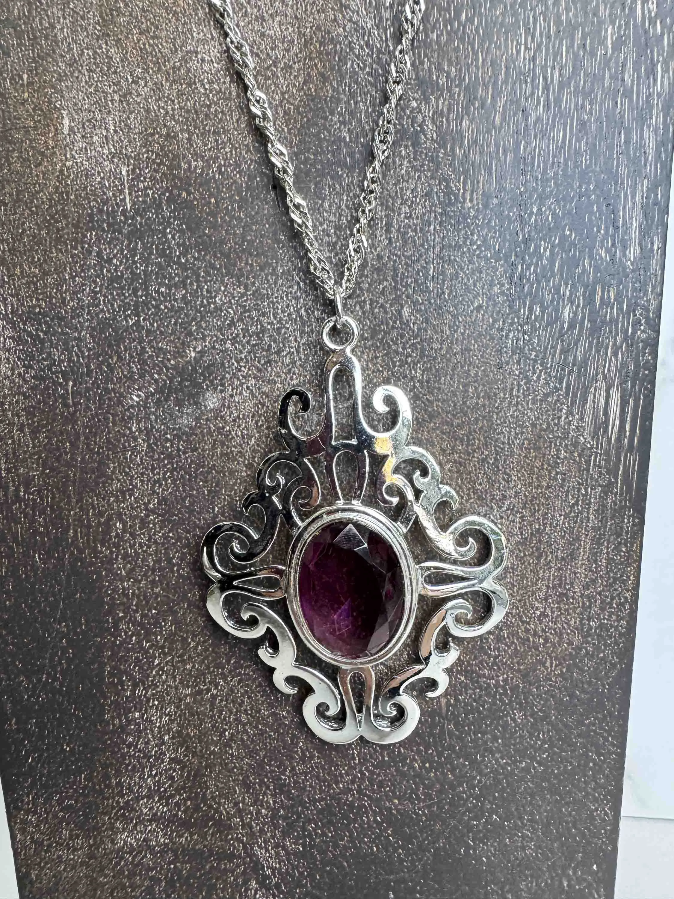 Vintage Silver Filigree Pendant Necklace – Regal Elegance