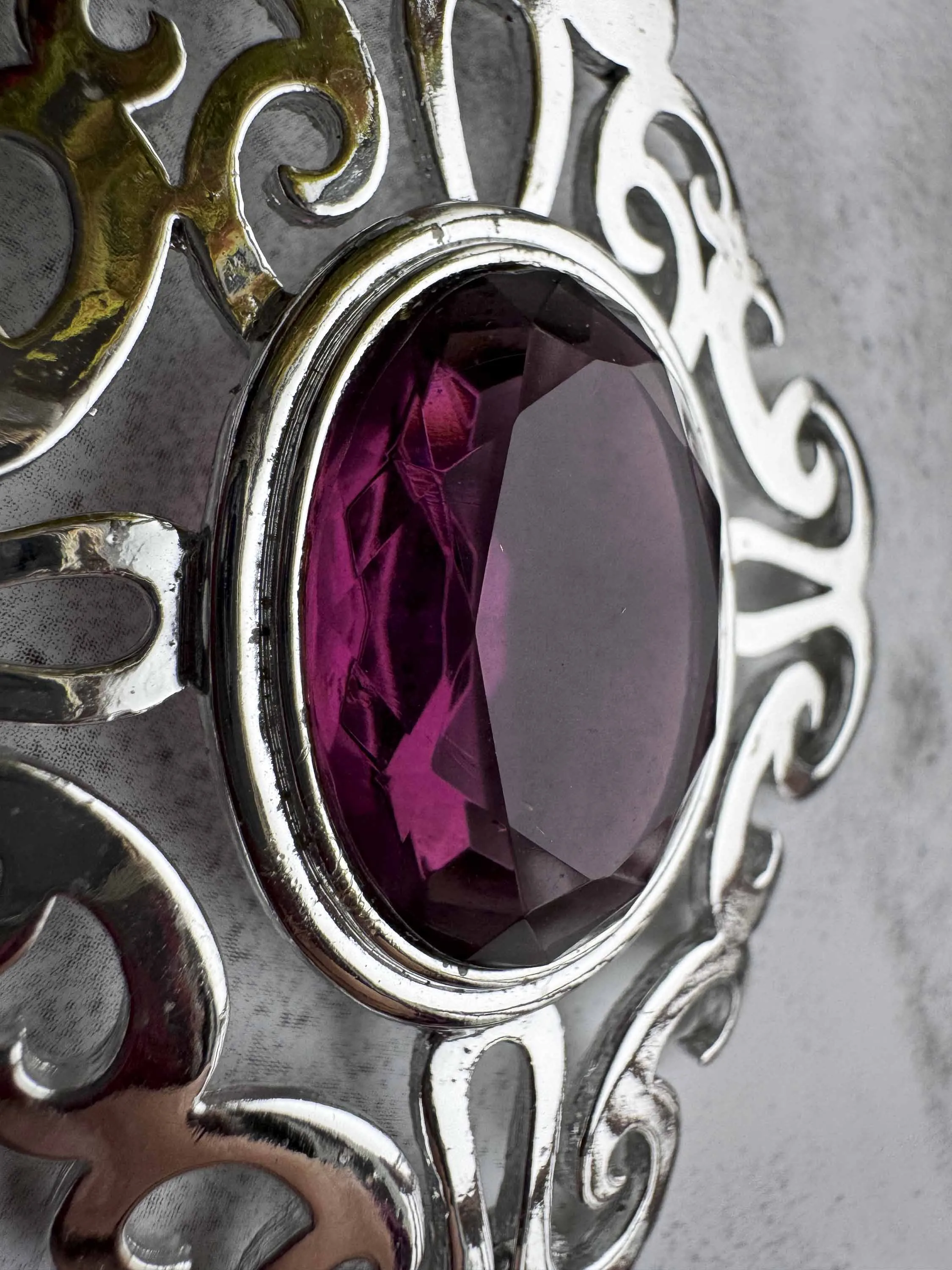 Vintage Silver Filigree Pendant Necklace – Regal Elegance