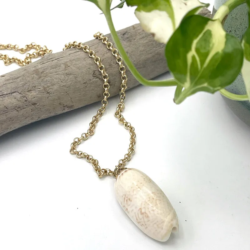 White Seashell Gold Chain Pendant Necklace