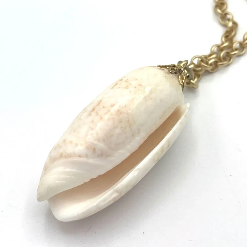 White Seashell Gold Chain Pendant Necklace