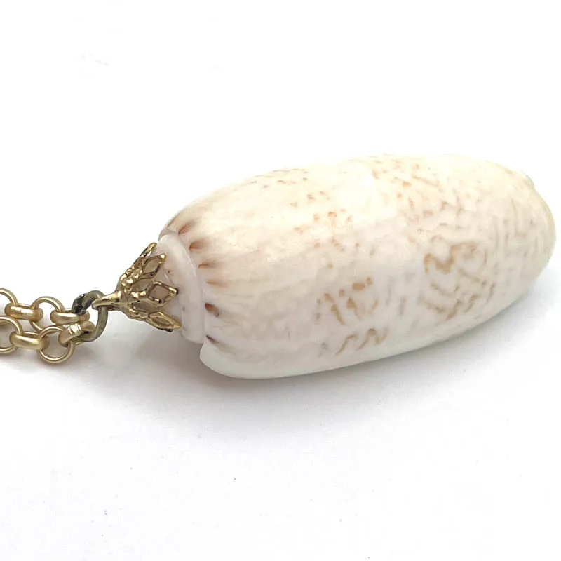 White Seashell Gold Chain Pendant Necklace